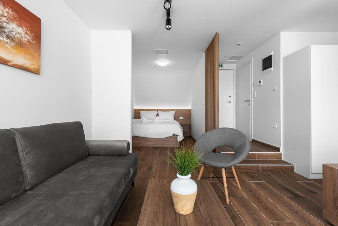 Ultima, Nilie Hospitality Mgmt 塞萨洛尼基